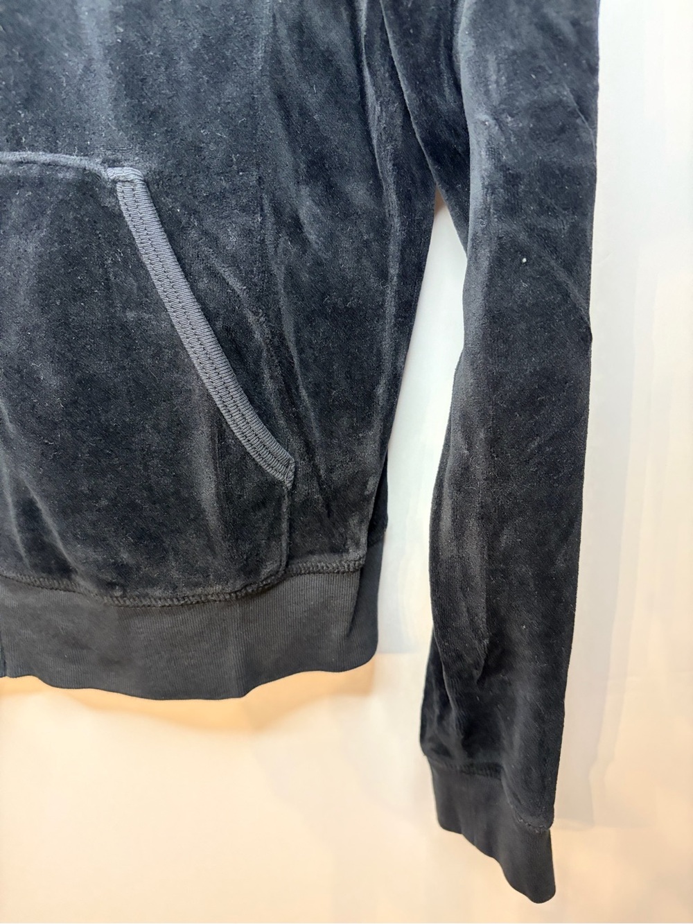 Juicy Couture Vintage Early 2000’s Black Velour Full Zip Hoodie, Size Large - Picture 3 of 8